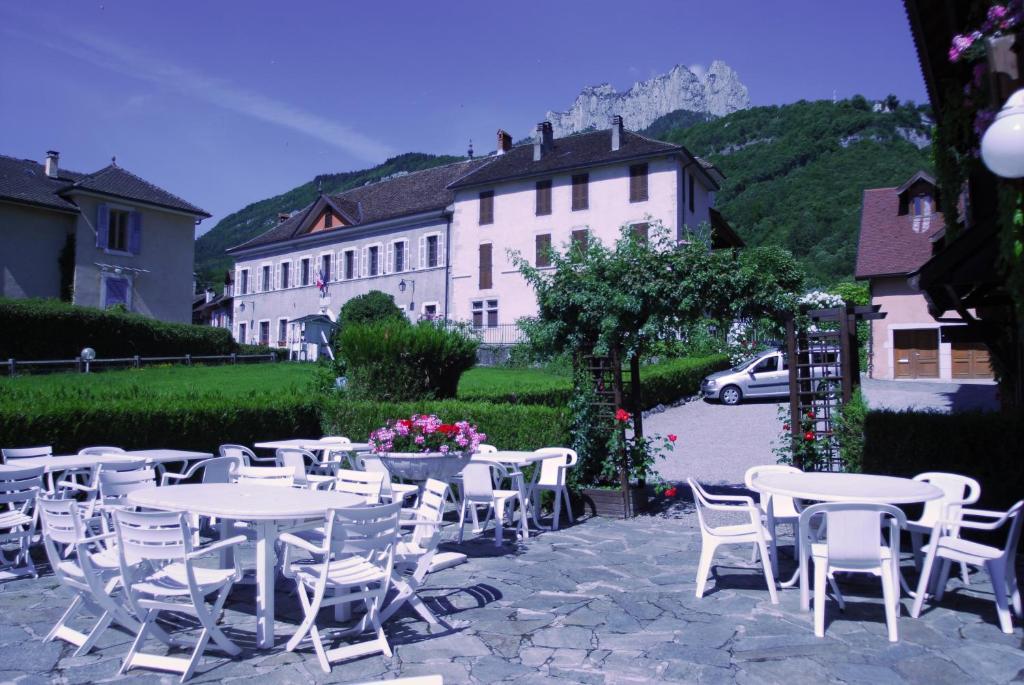 Отель Logis La Charpenterie Тэлуар Экстерьер фото
